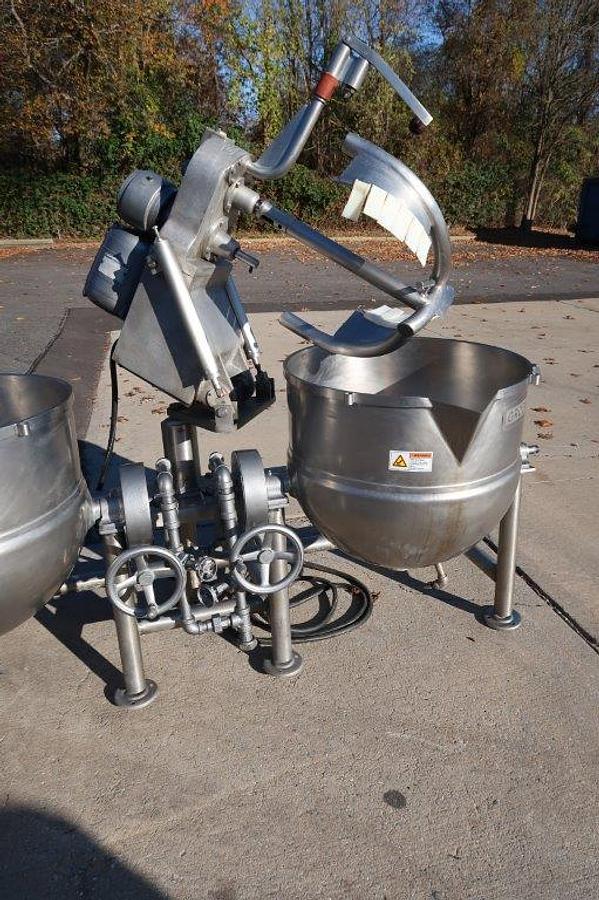 Used Battery of Two Groen 40 Gallon Tilt Kettles, Common Agitator