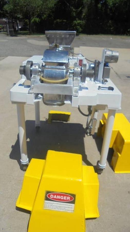 Used Fitzpatrick DAS06 Pulverizer/Comminutor, Screw Feed, Jacketed Chamber