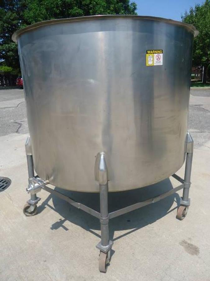 Used 600 Gallon Stainless Steel Vertical Tank, Portable