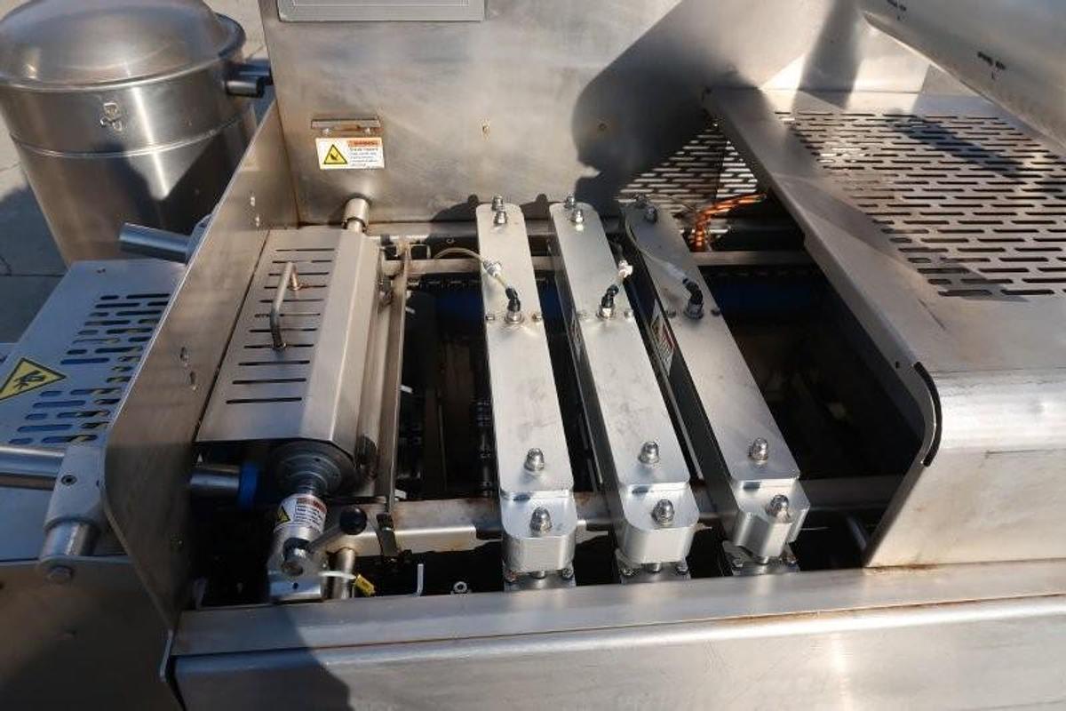 Used Variovac Optimus Thermoforming Form Fill Seal Machine