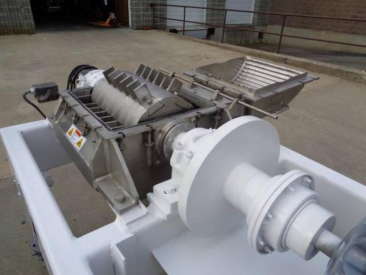 Used Fitzpatrick 16X10 Riving Machine, 40 HP
