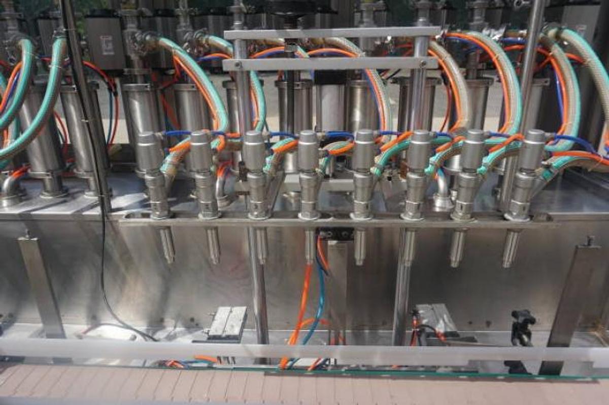 Used 16 Piston Inline Filling Machine, 40 Oz.