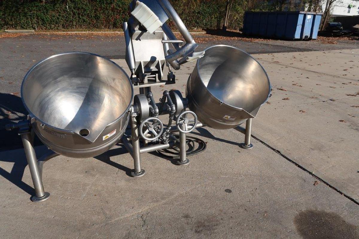 Used Battery of Two Groen 40 Gallon Tilt Kettles, Common Agitator