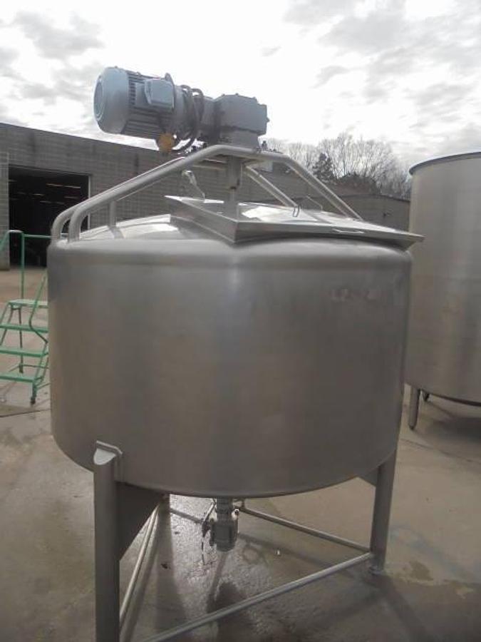 Used 500 Gallon Mueller Cone Bottom Mix Tank, 5 HP