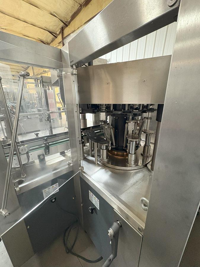 Used Robino & Galandrino Wire Hooder with Hood Magazine Dispenser