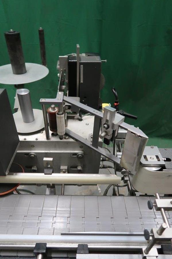 Used Universal R-320 Automatic Pressure Sensitive Labeling Machine, Portable
