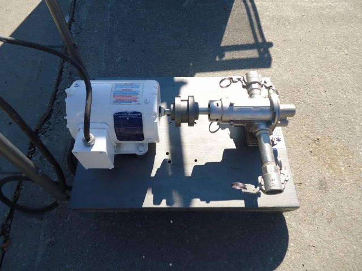Used Teel 1.25 inch x 1.25 inch rotary pump, .75HP motor