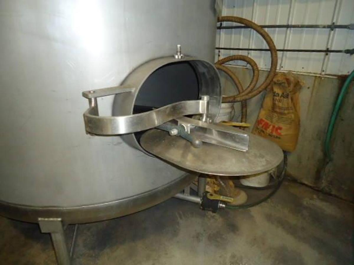 Used 1,540 Gallon Hubert C. Stollenwerk Stainless Vertical Closed Tank