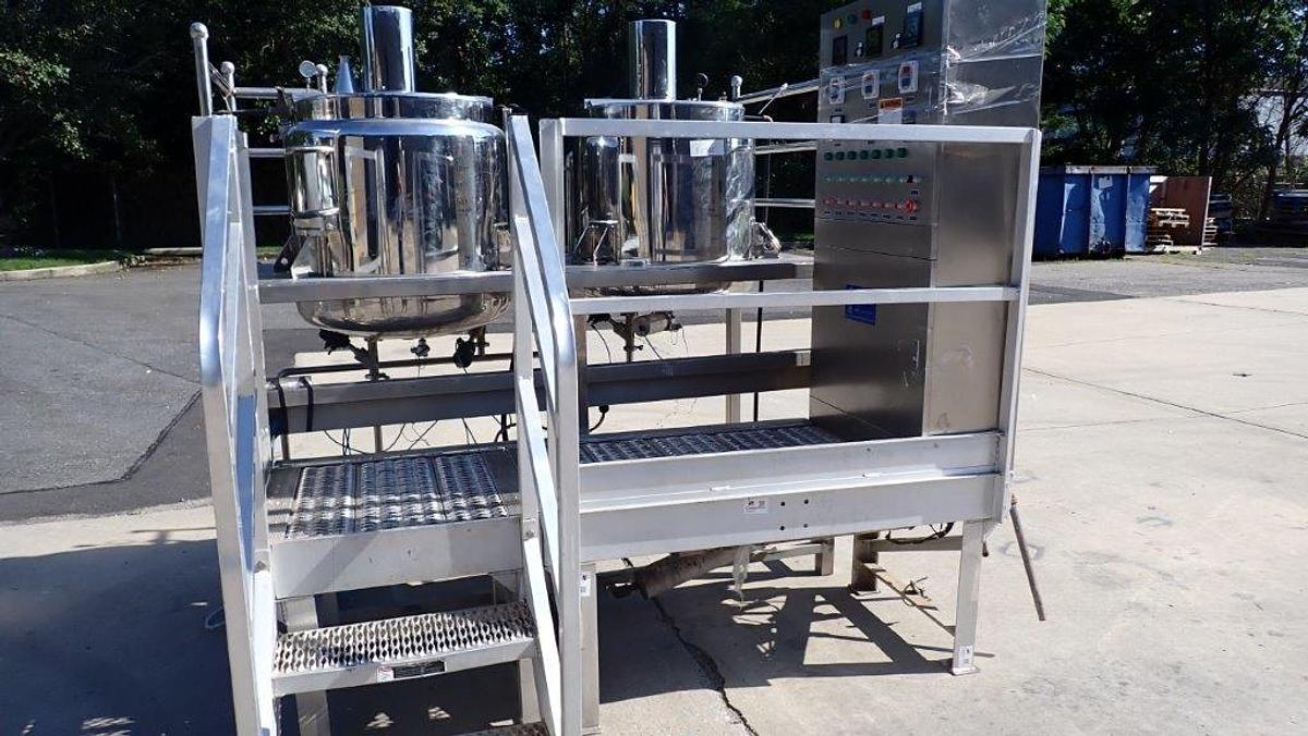 Used Twin 60 Gallon SS Jacketed Mix Tanks/Kettles, Common Base