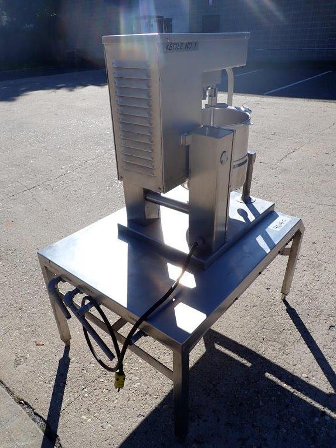 Used Groen 5 Gallon Scraper Agitated Kettle, 55 PSI Jacket
