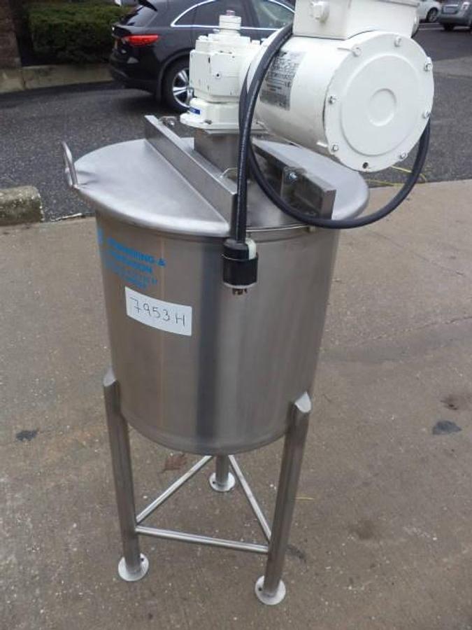 Used 30 Gallon Norfab Stainles Steel Mix Tank With Agitator
