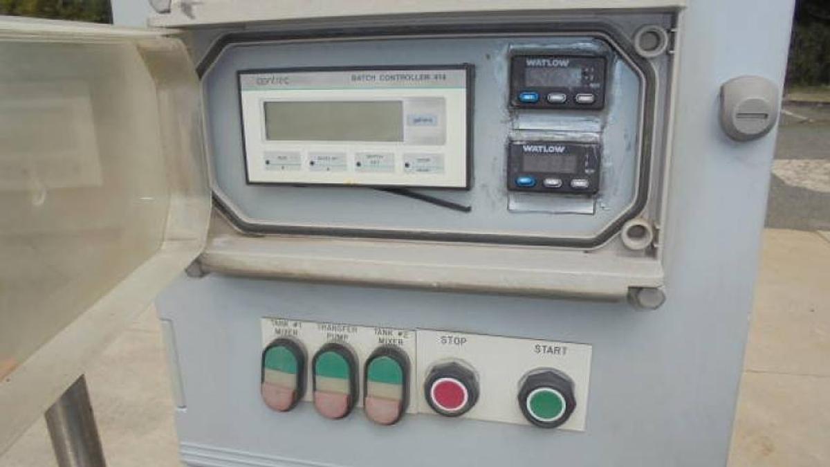 Used 233 Gallon Viatec SS Tank with Admix Rotosolver, 180 PSI Jacket