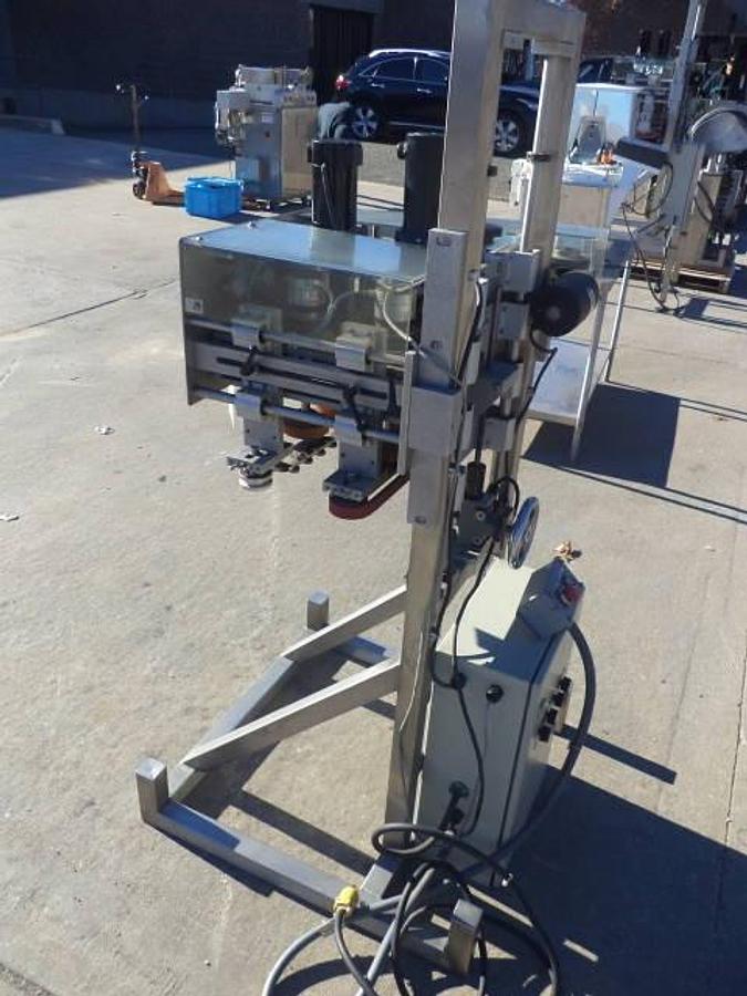 Used New England Machinery Four Spindle Cap Tightener/Retorquer, Variable Speed