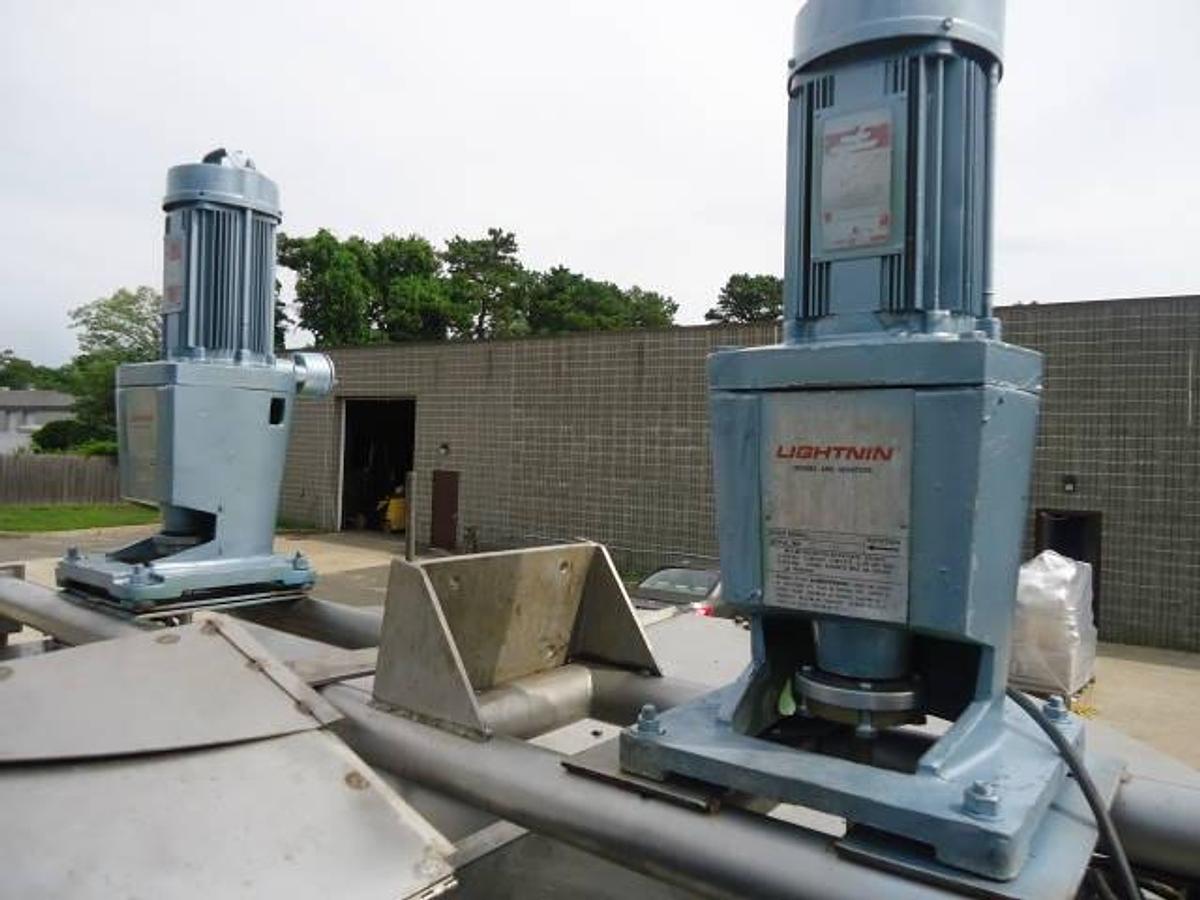 Used 2,200 Gallon Pesch Stainless Steel Vertical Mix Tank, Dished Bottom