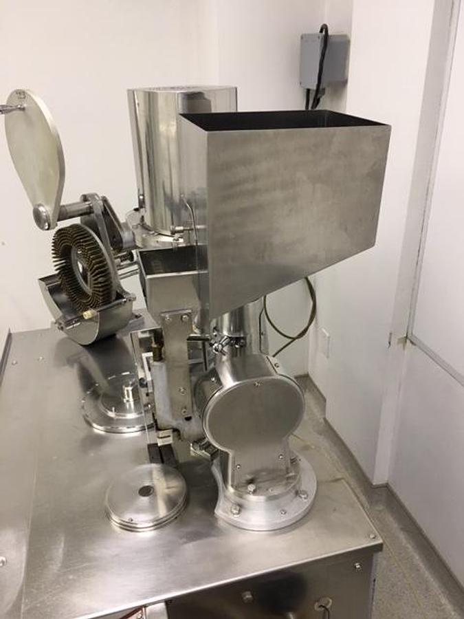 Used Capsugel Ultra 8 Encapsulator, 0,1, 00 Tooling
