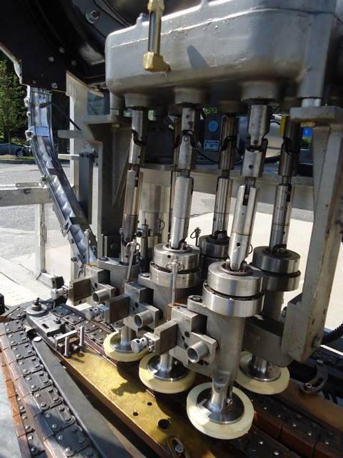 Used Resina NRU30 Six Spindle Screw Capping Machine, 150 Per Minute