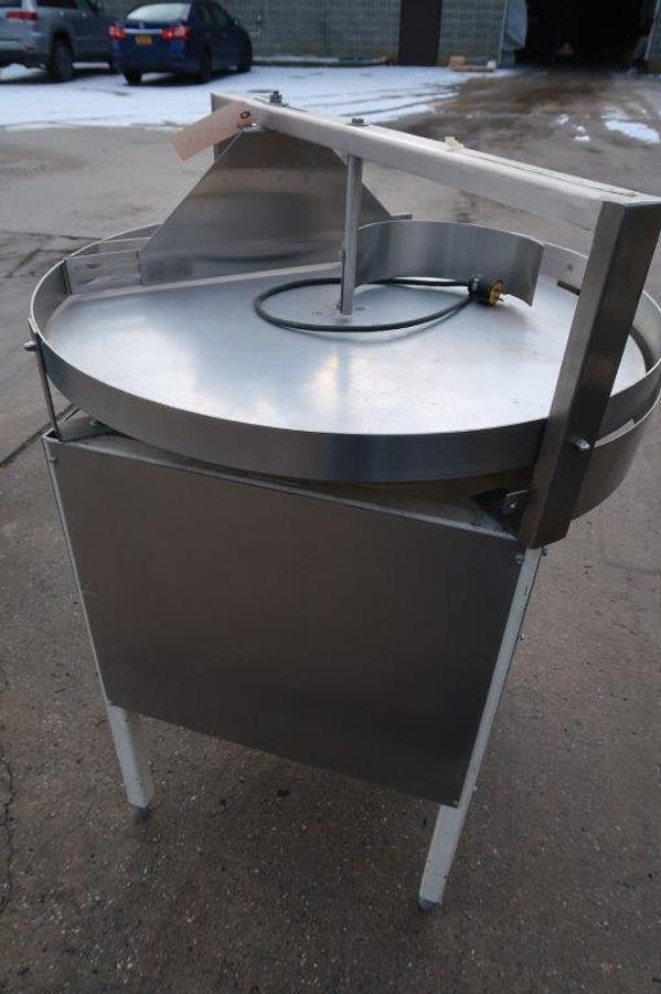 Used 32 In. Diameter Rotary Unscrambling/Accumulating Table, Single Phase Electrics