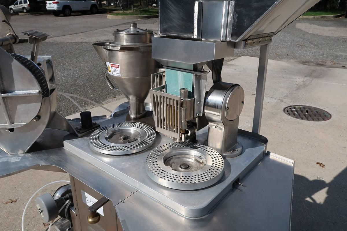 Used Capsugel Type 8 Semi-Automatic Capsule Filling Machine
