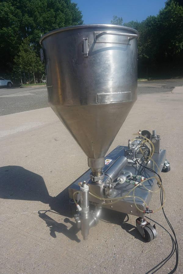 Used Geyer Single Piston Semi-Automatic Filler, Tabletop