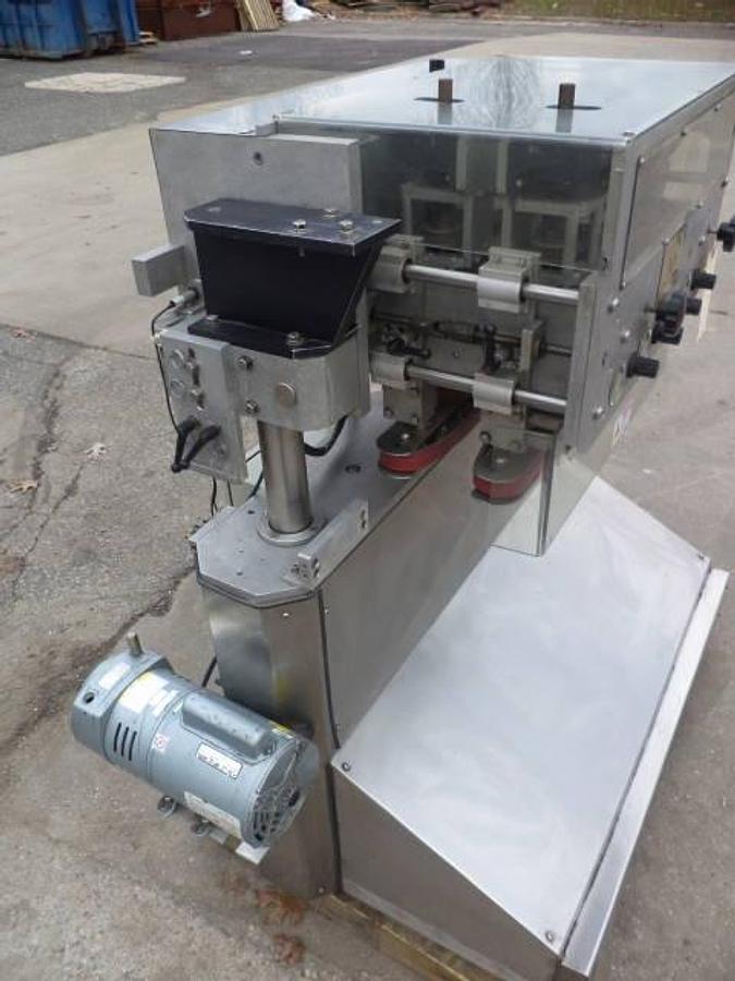 Used New England Machinery Six Spindle Cap Tightener/Retorquer