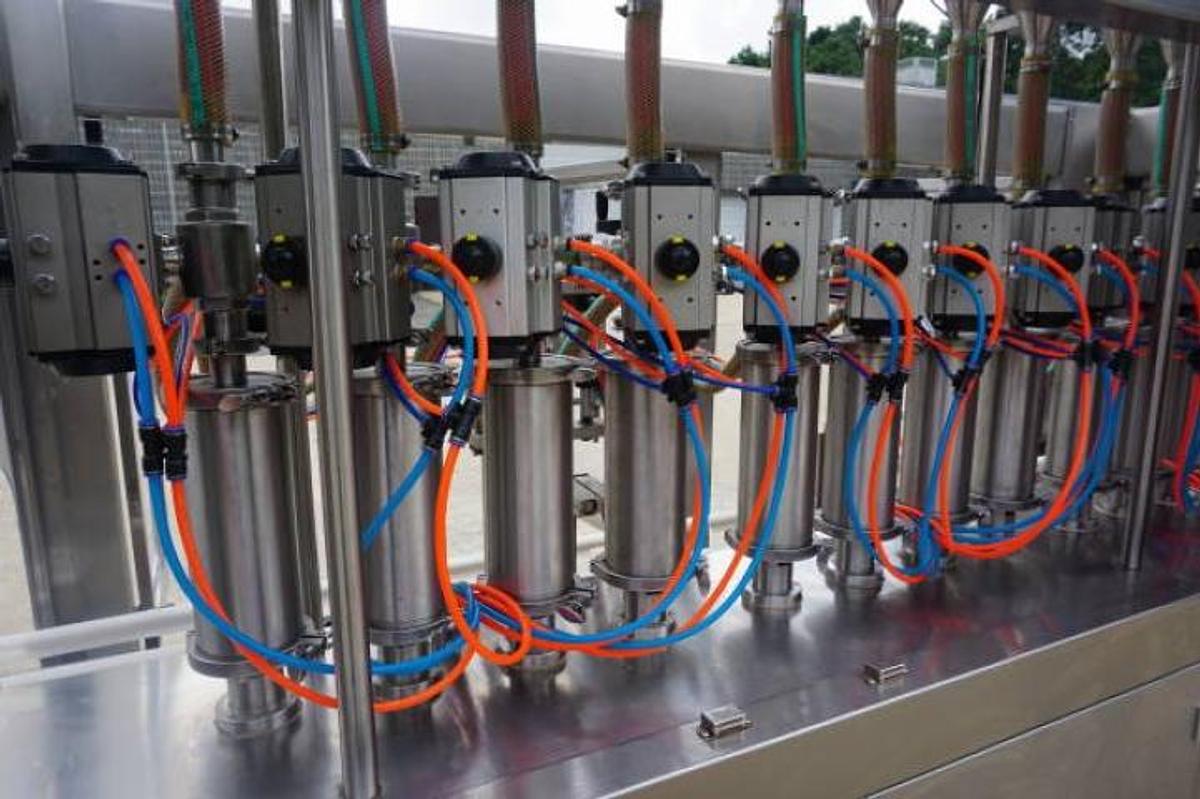 Used 16 Piston Inline Filling Machine, 40 Oz.