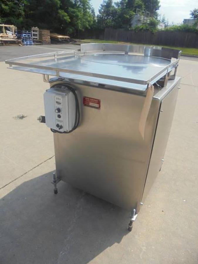Used 24 In. Rotary Unscrambling/Accumulating Table, Variable Speed