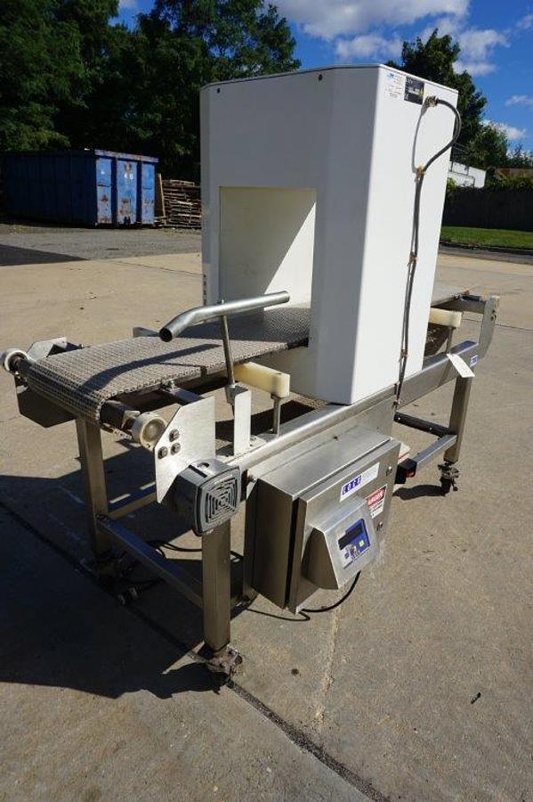 Used Lock MET30+ Metal Detector, 14 In. W X 15 In. H Aperture