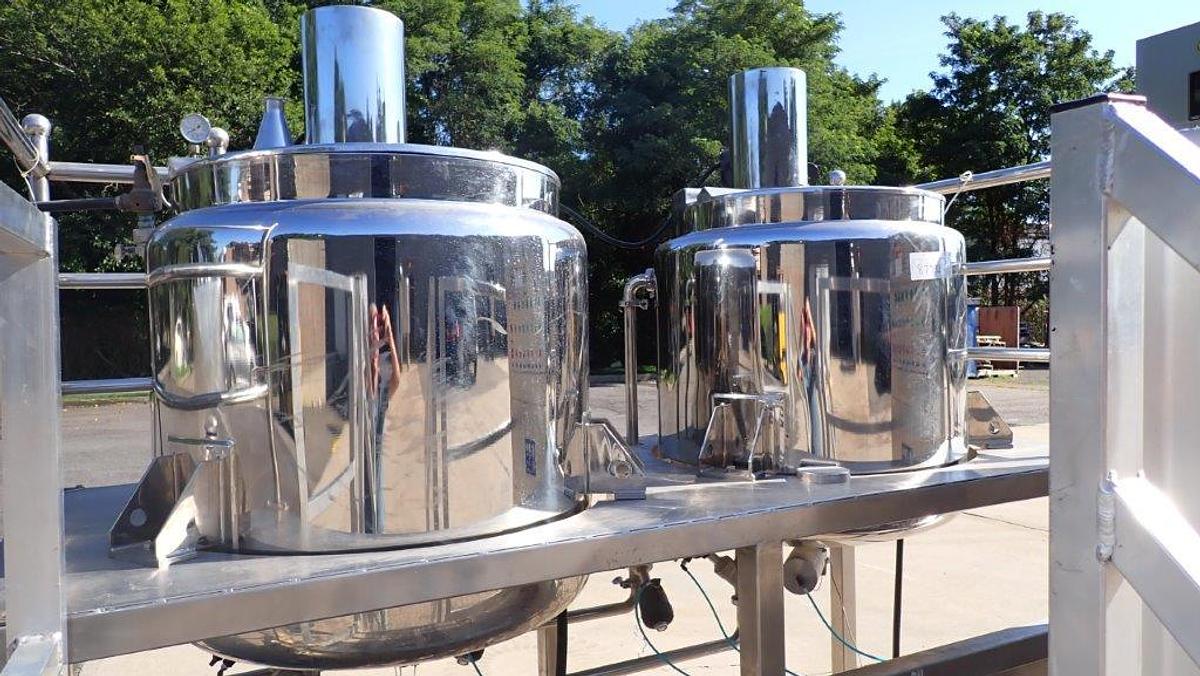 Used Twin 60 Gallon SS Jacketed Mix Tanks/Kettles, Common Base