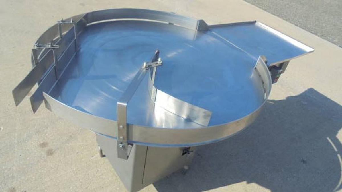 Used 48 In. Diameter Unscrambling/Accumulating Table With Unscrambling Shelf