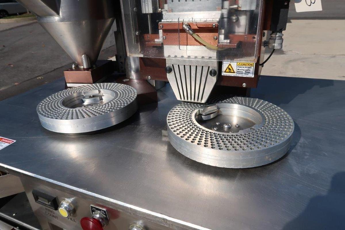 Used Schaefer Qualicaps “Quali-Fill” Model 10 Encapsulator