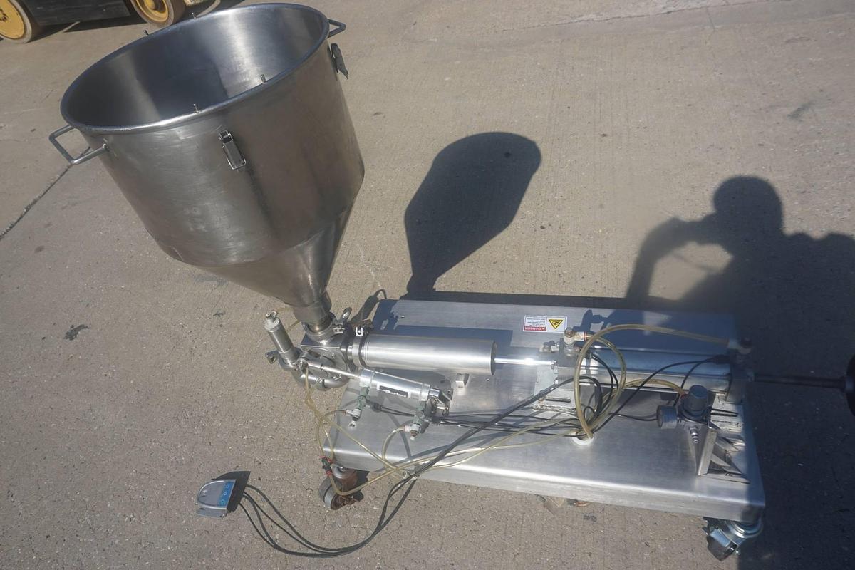 Used Geyer Single Piston Semi-Automatic Filler, Tabletop
