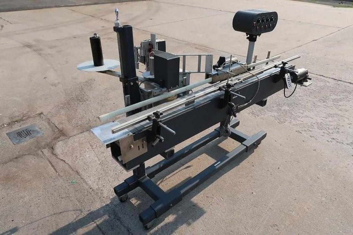 Used Universal Automatic Wraparound Labeler