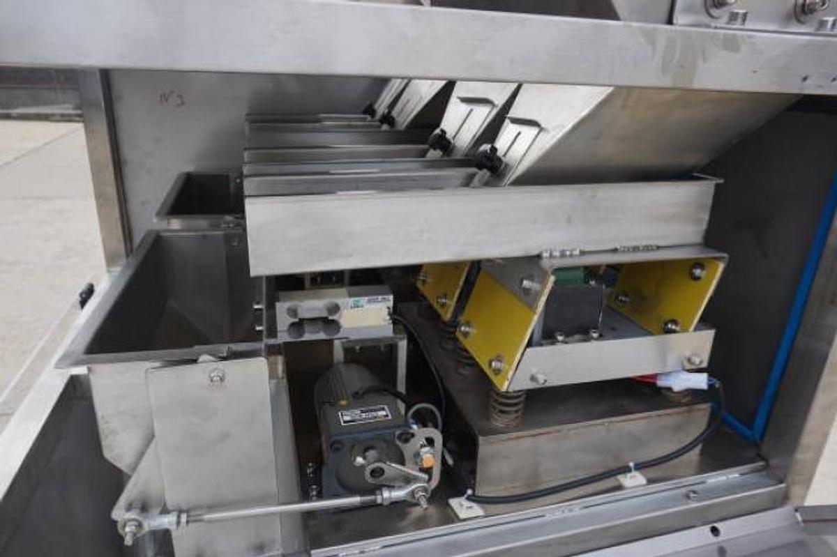 Used Cheese Puff Packaging Machine, Semi-Automatic