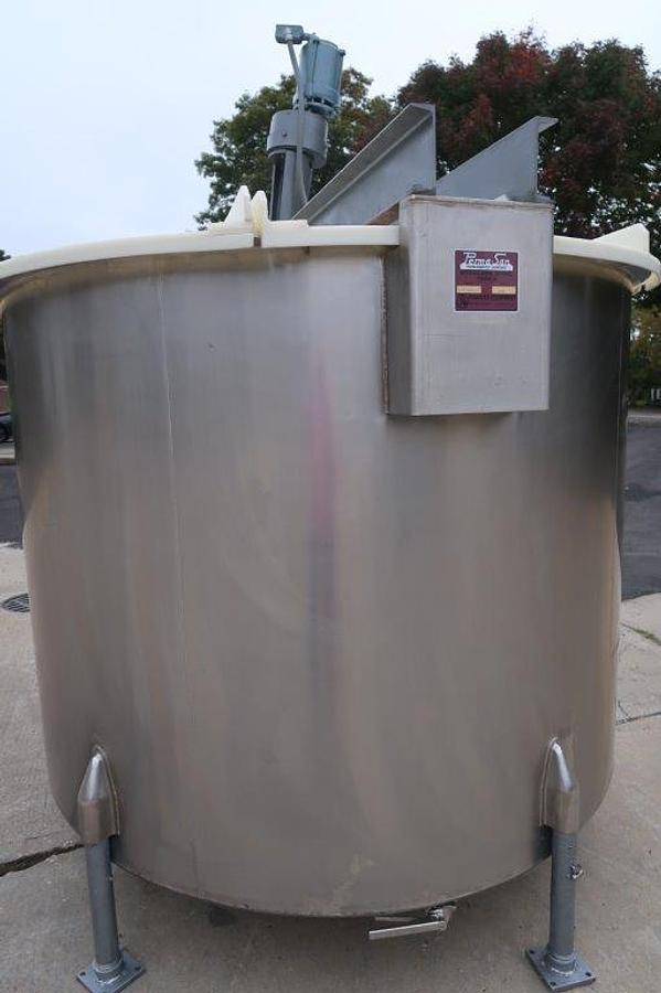 Used Permasan 1,100 Gallon Stainless Vertical Mix Tank
