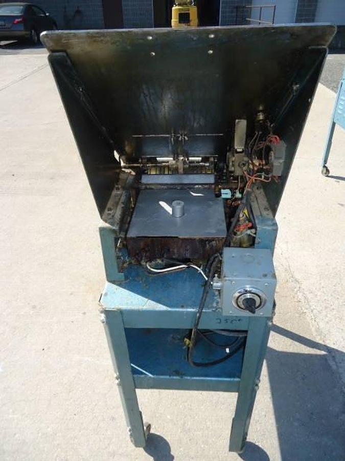 Used Labelette 11ch Semi-Automatic Glue Labeler, Hot Melt