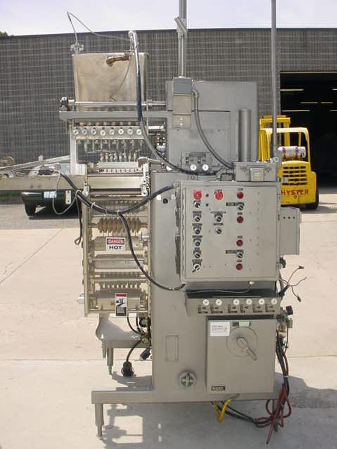 Used Circle V12h6c Liquid/Cream Form/Fill/Seal, 8 Pistons