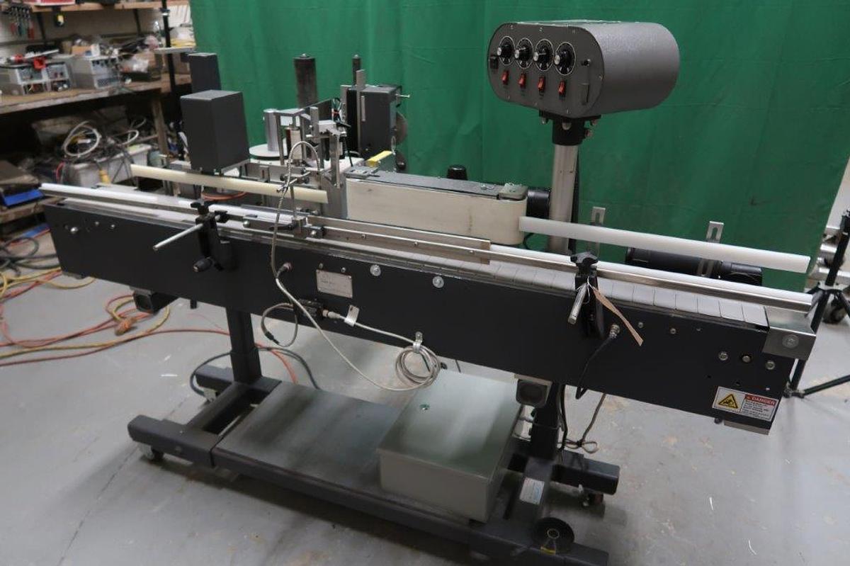 Used Universal R-320 Automatic Pressure Sensitive Labeling Machine, Portable
