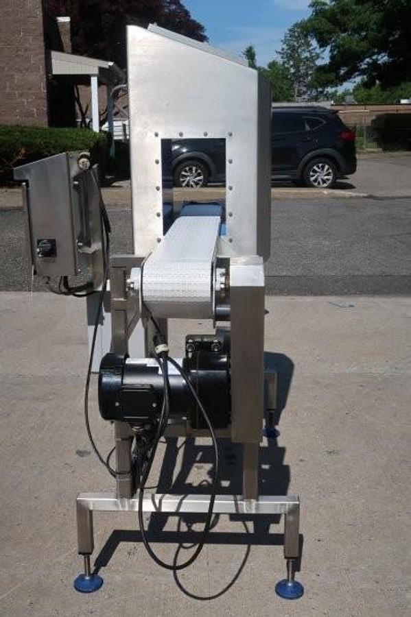 Used Loma SS Motorized Metal Detector, 6 In. Wide X 10 ½ In. High Aperture