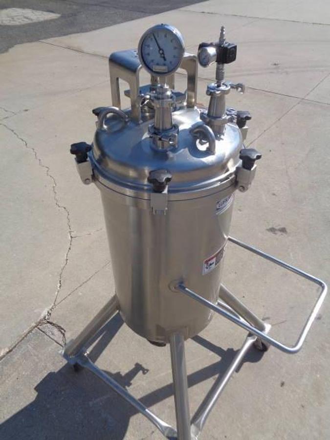 Used 26 Gallon Walker 316L SS Portable Pressure Tank