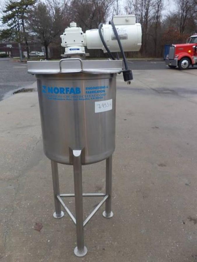 Used 30 Gallon Norfab Stainles Steel Mix Tank With Agitator