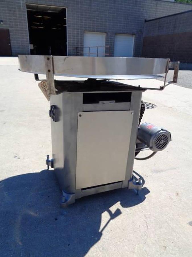 Used 36 In. Rotary Accumulating/Unscrambling Table