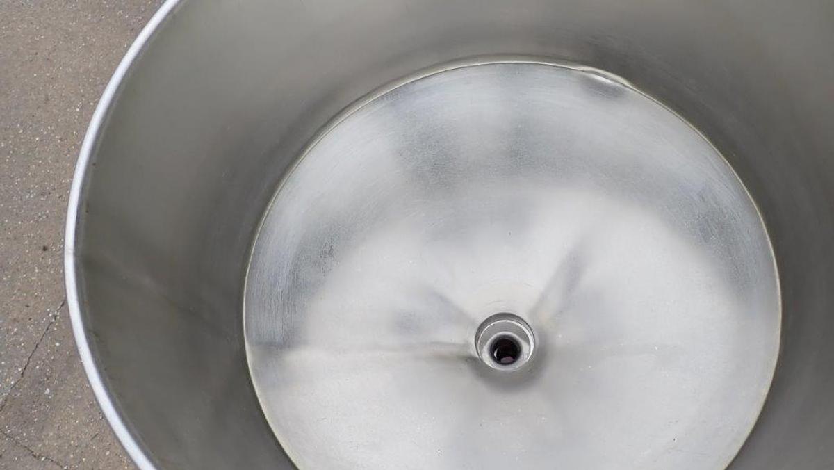 Used TG-1000 Air Operated Single Piston Filler, Quart Piston
