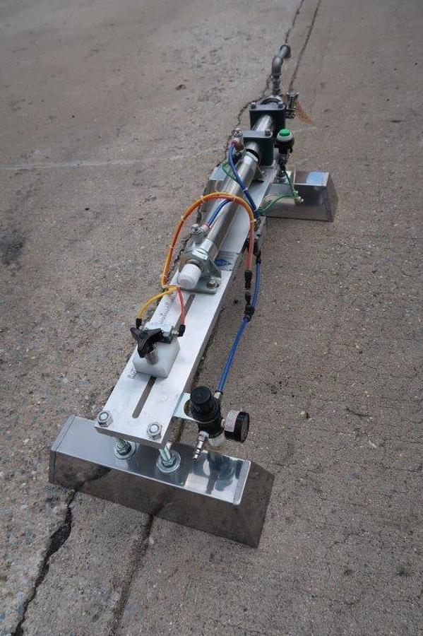 Used Geyer Tabletop Single Piston Filling Machine, Air Operated
