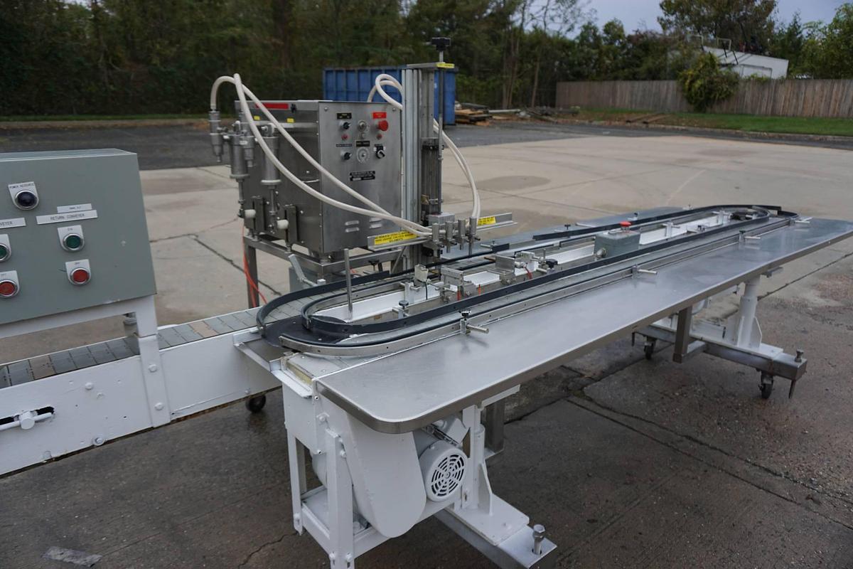 Used Filling Equipment Company Four Head Piston Filler with Carousel Conveyor