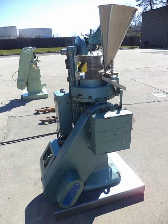 Used Vector-Colton 216 16 Station Rotary Tablet Press
