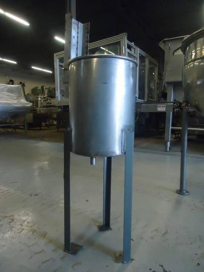 Used 9 Gallon Stainless Steel Vertical Tank
