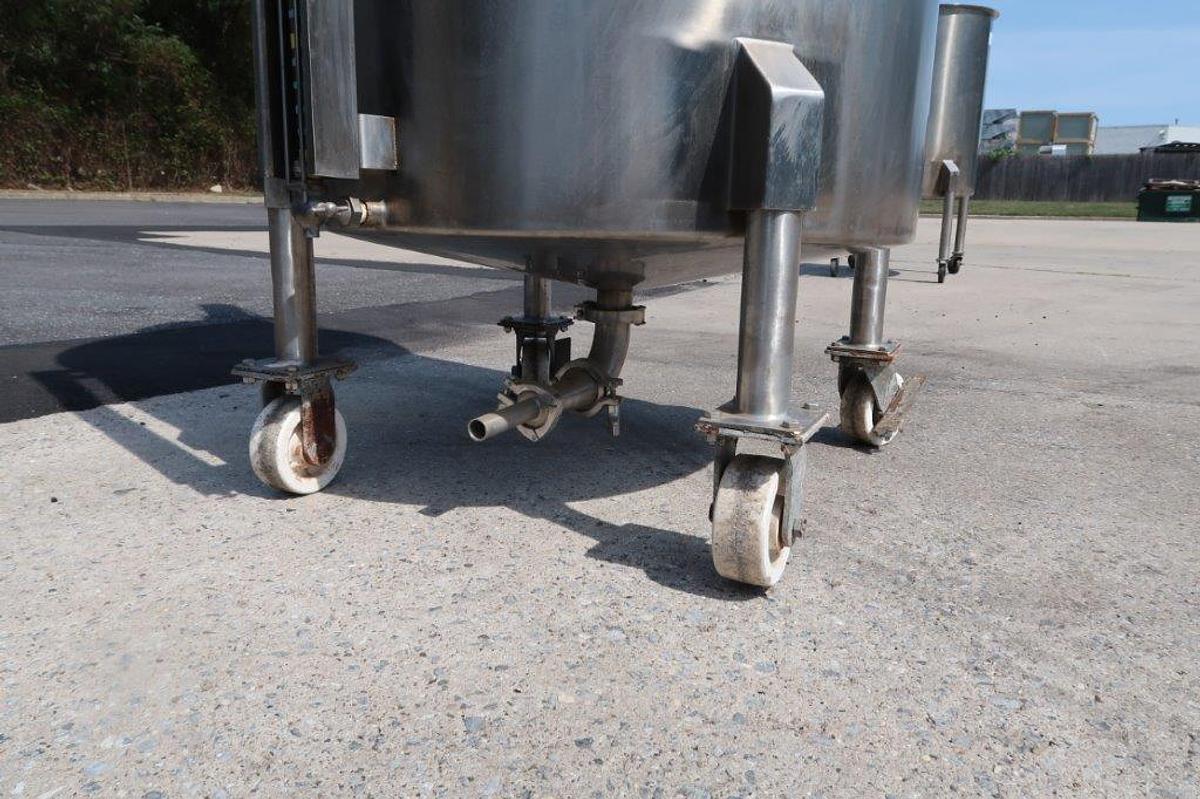 Used 125 Gallon SS Vertical Tank, Lightnin Agitator