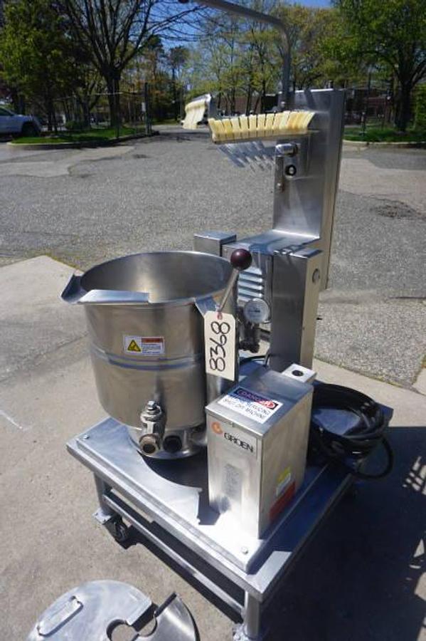 Used 10 Gallon Groen SS Electric Self-Contained Twin Action Scraper Kettle, Tilt Discharge