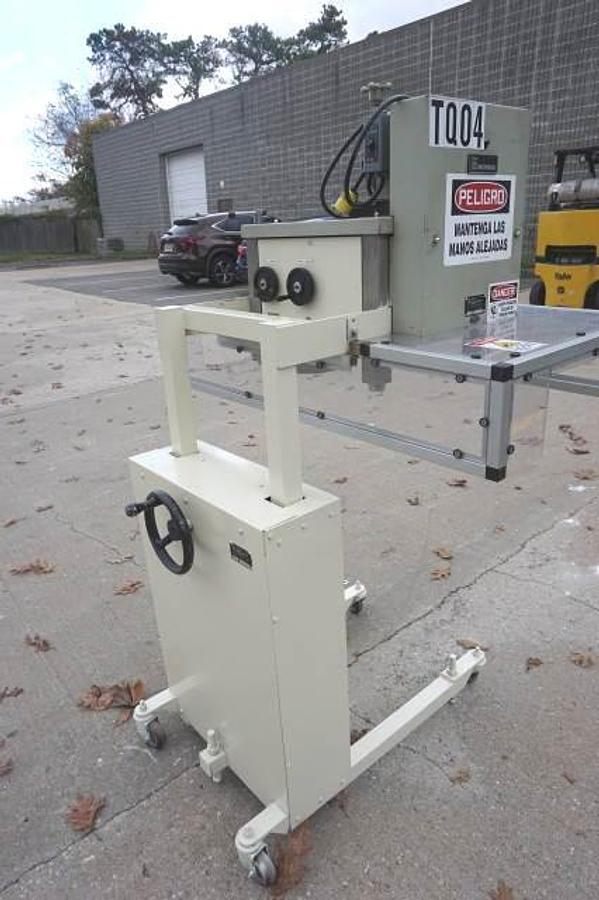 Used Newman 4CT Cap Tightener/Retorquer, Portable