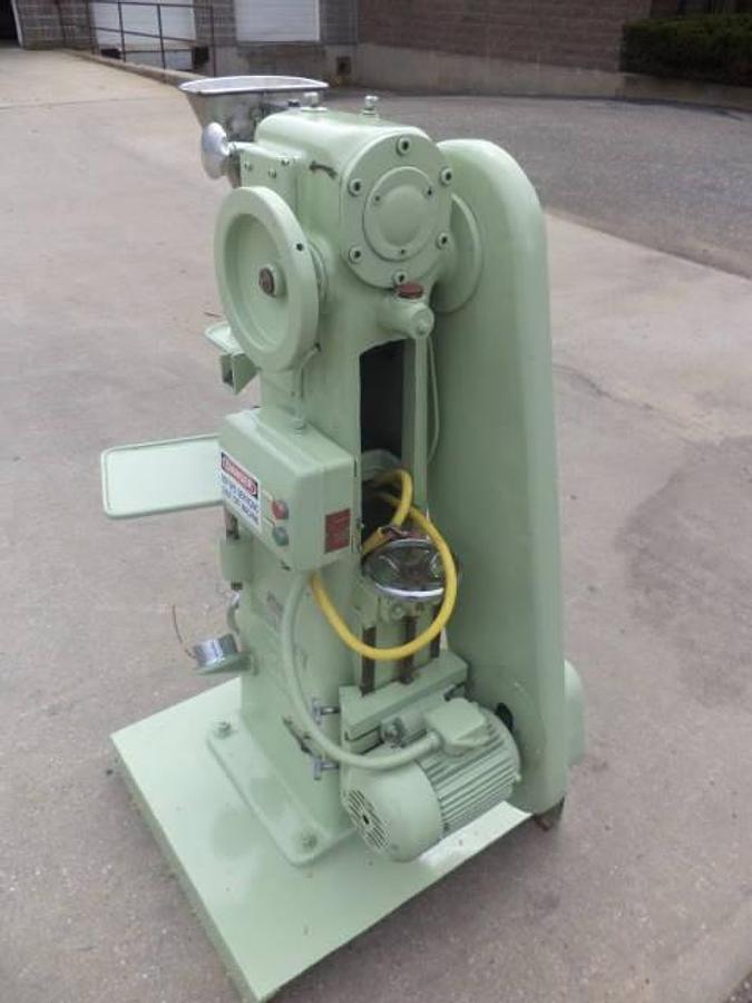 Used Manesty E2 Single Punch Tablet Press